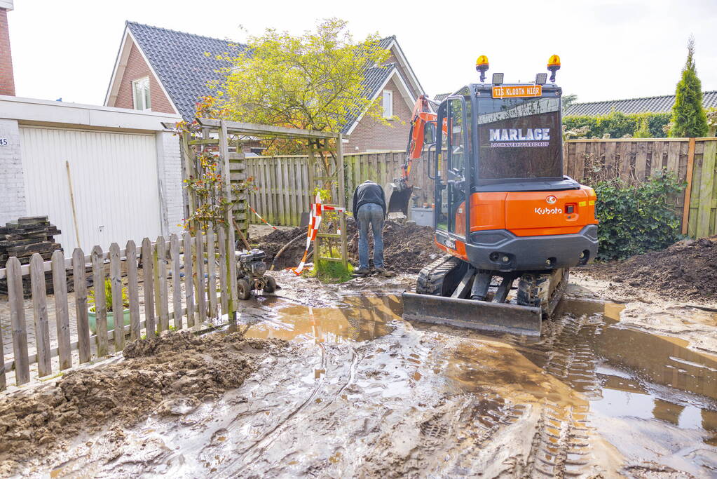 Modderpoel na waterleidingbreuk