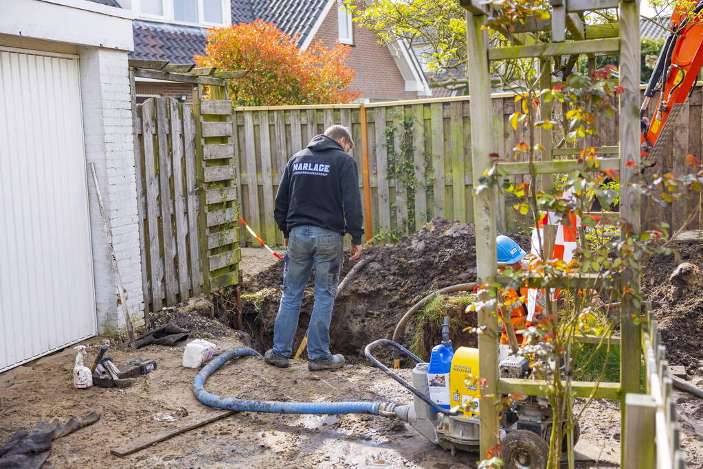 Modderpoel na waterleidingbreuk