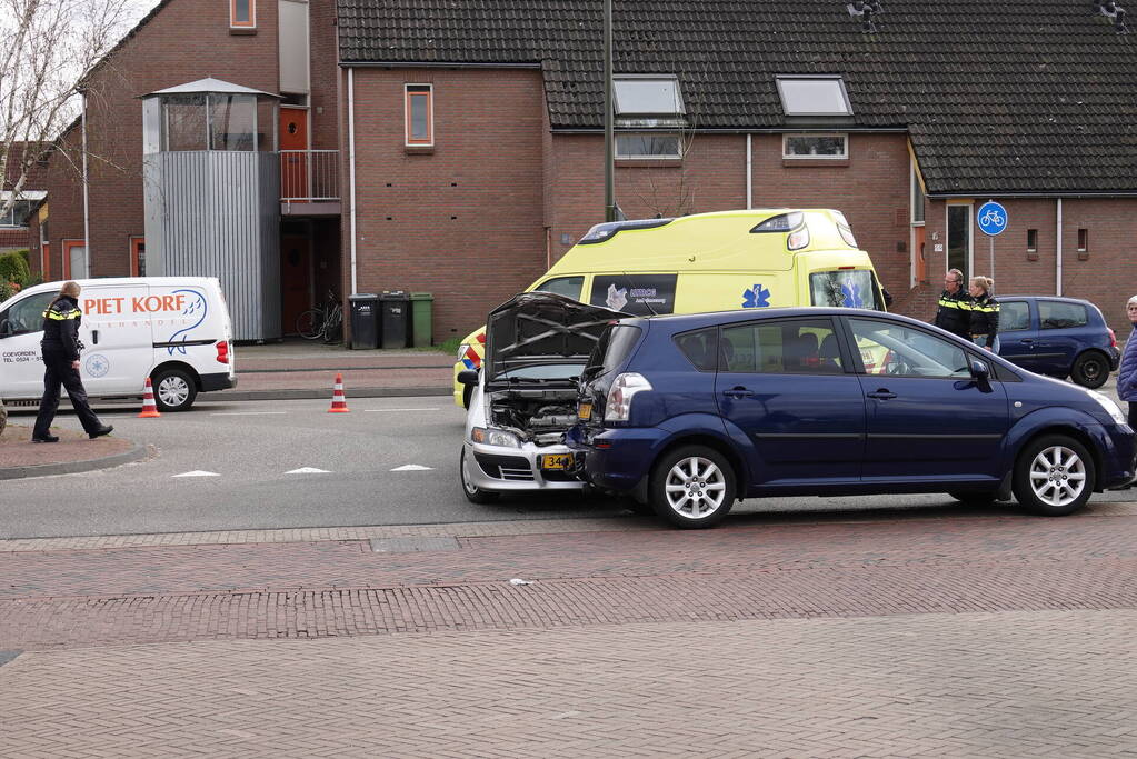 Automobiliste gewond bij aanrijding met andere auto