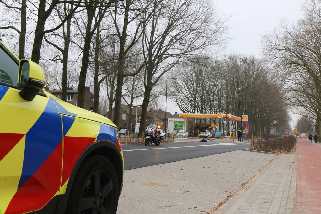 Fietser ernstig gewond door botsing met vrachtwagen
