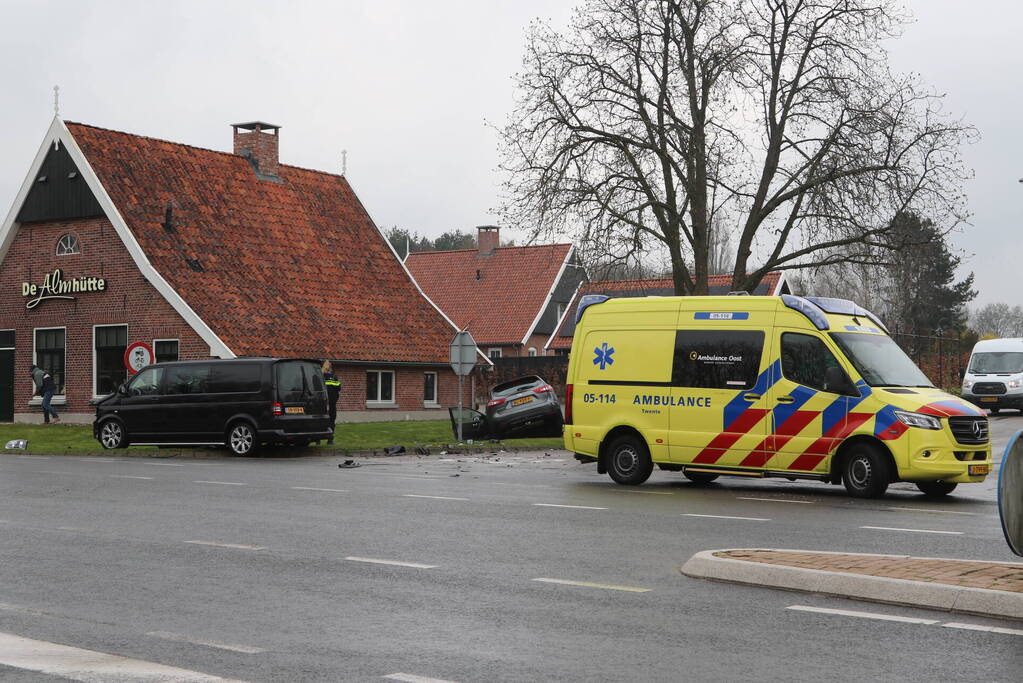 Persoon gewond bij aanrijding op kruising