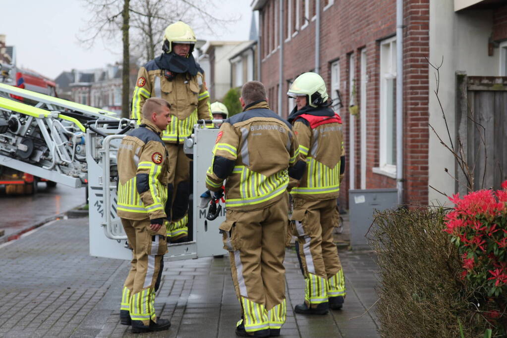 Zwarte rookontwikkeling bij schoorsteenbrand
