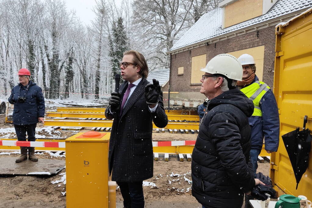 Verplaatsing monumentaal theehuis in volle gang
