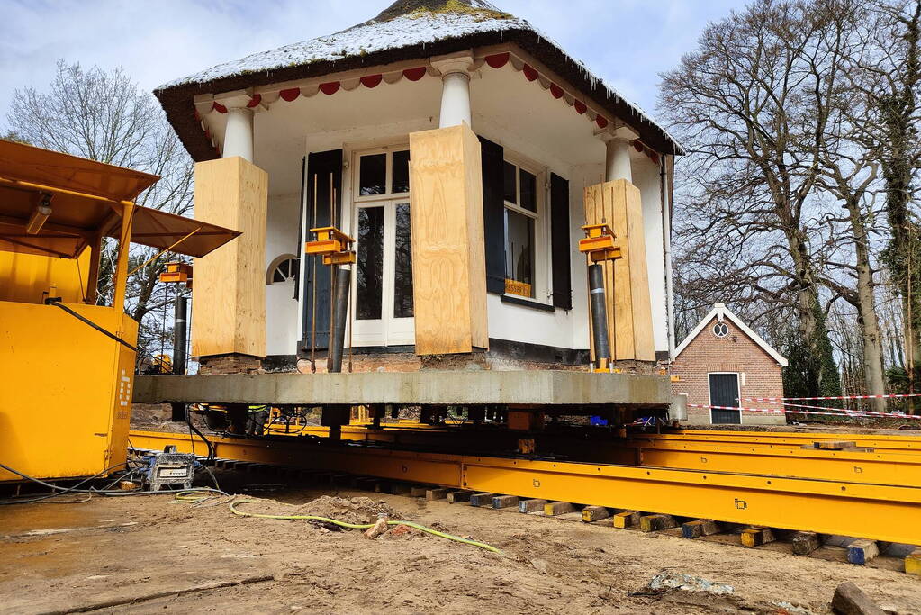 Verplaatsing monumentaal theehuis in volle gang