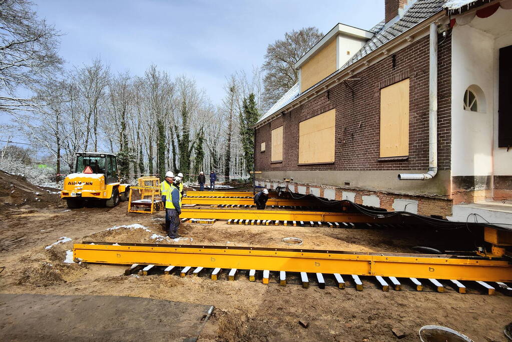 Verplaatsing monumentaal theehuis in volle gang