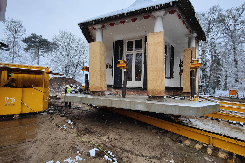 Verplaatsing monumentaal theehuis in volle gang
