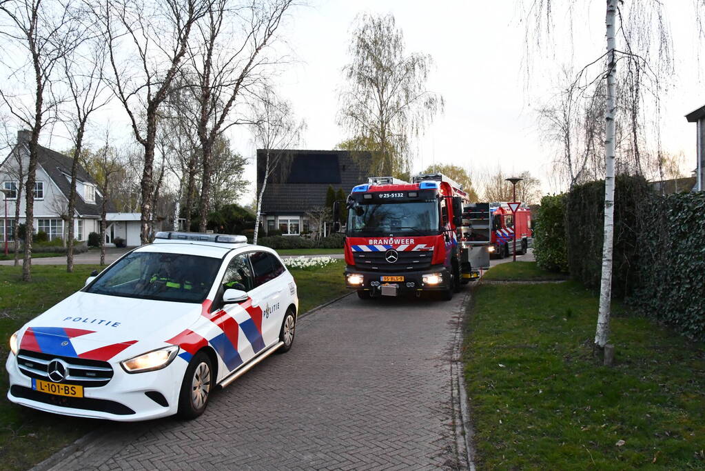 Bewoners blussen brand in woning