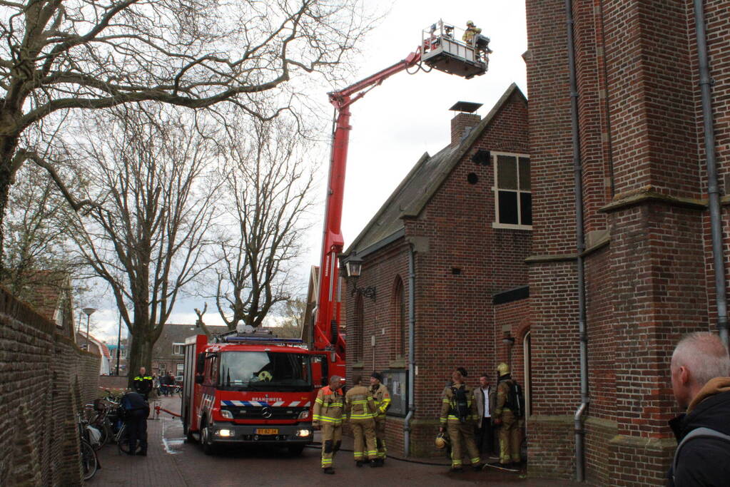 Brand in kerk zorgt voor veel rookontwikkelingen