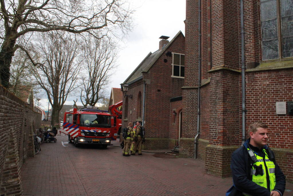 Brand in kerk zorgt voor veel rookontwikkelingen