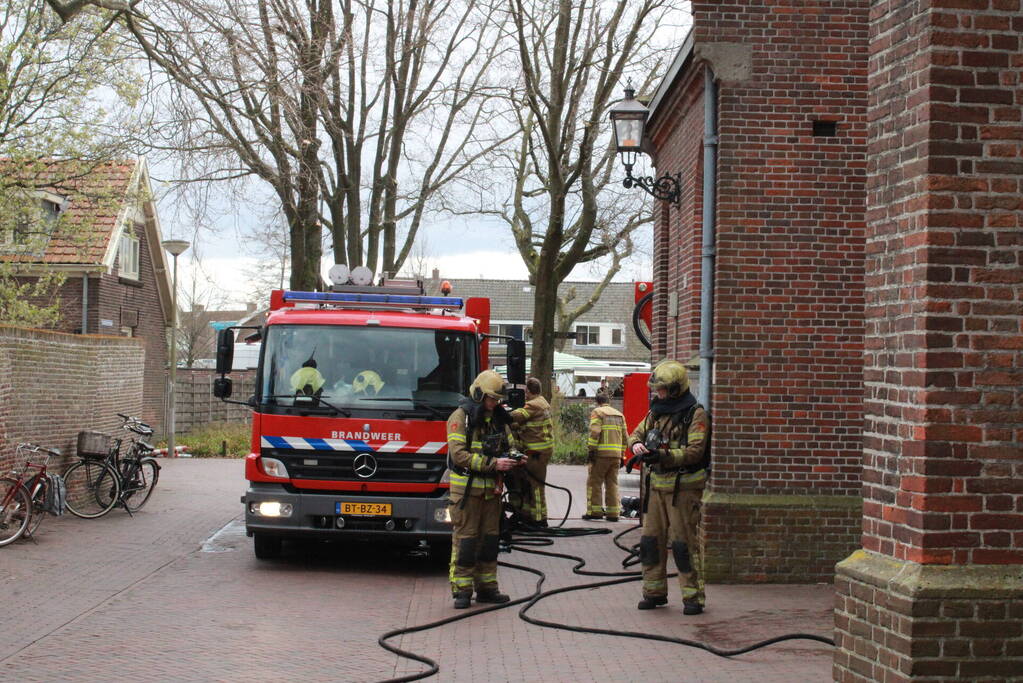 Brand in kerk zorgt voor veel rookontwikkelingen