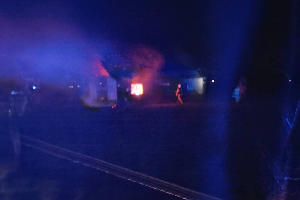 Schuur brandt volledig uit