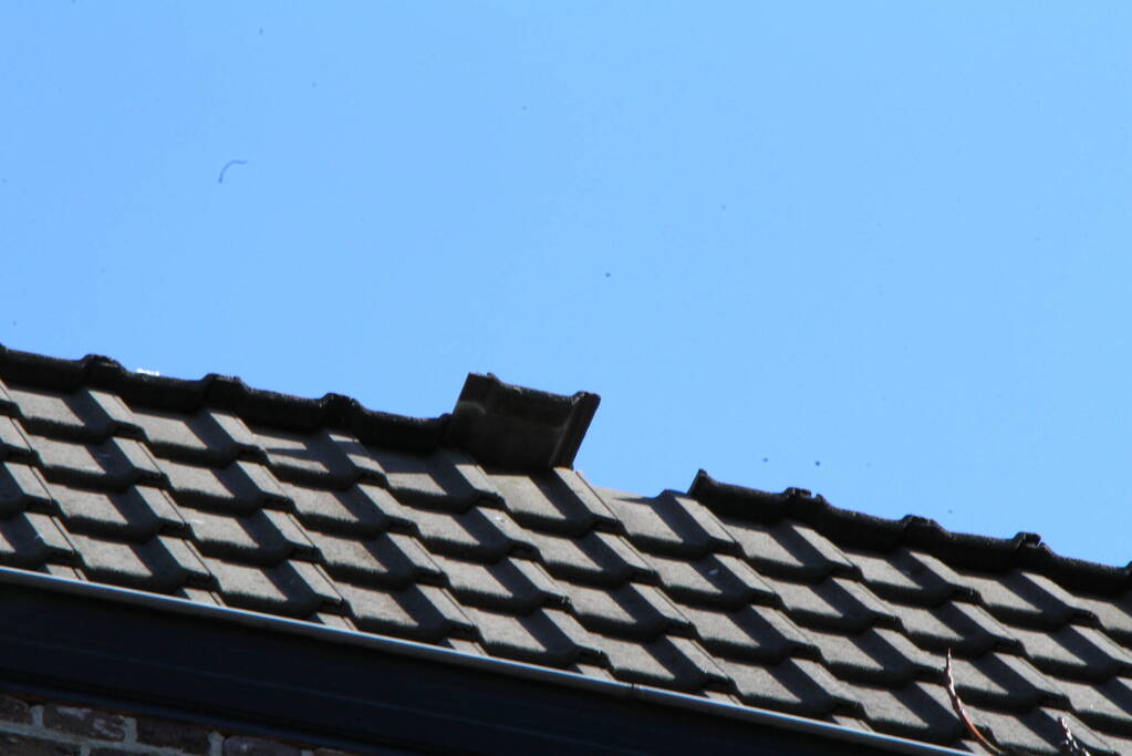 Dakpannen zorgen voor gevaarlijk situatie