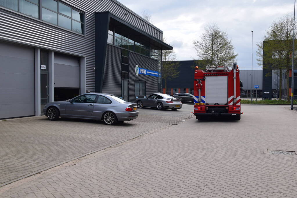Brandweer verricht nacontrole in pand van Classic Car Ratings