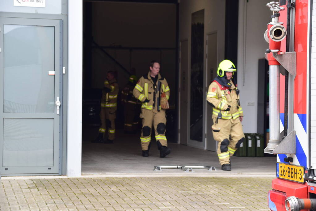 Brandweer verricht nacontrole in pand van Classic Car Ratings
