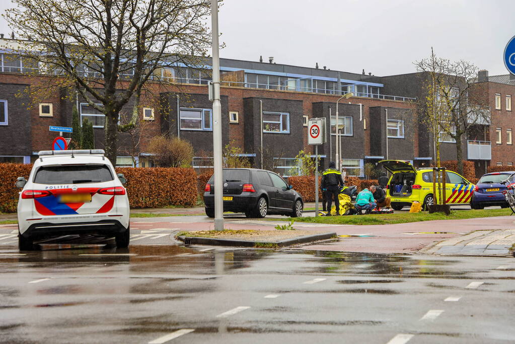 Scooterrijder gaat onderuit en raakt gewond