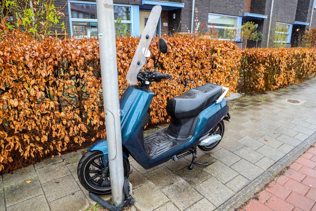 Scooterrijder gaat onderuit en raakt gewond