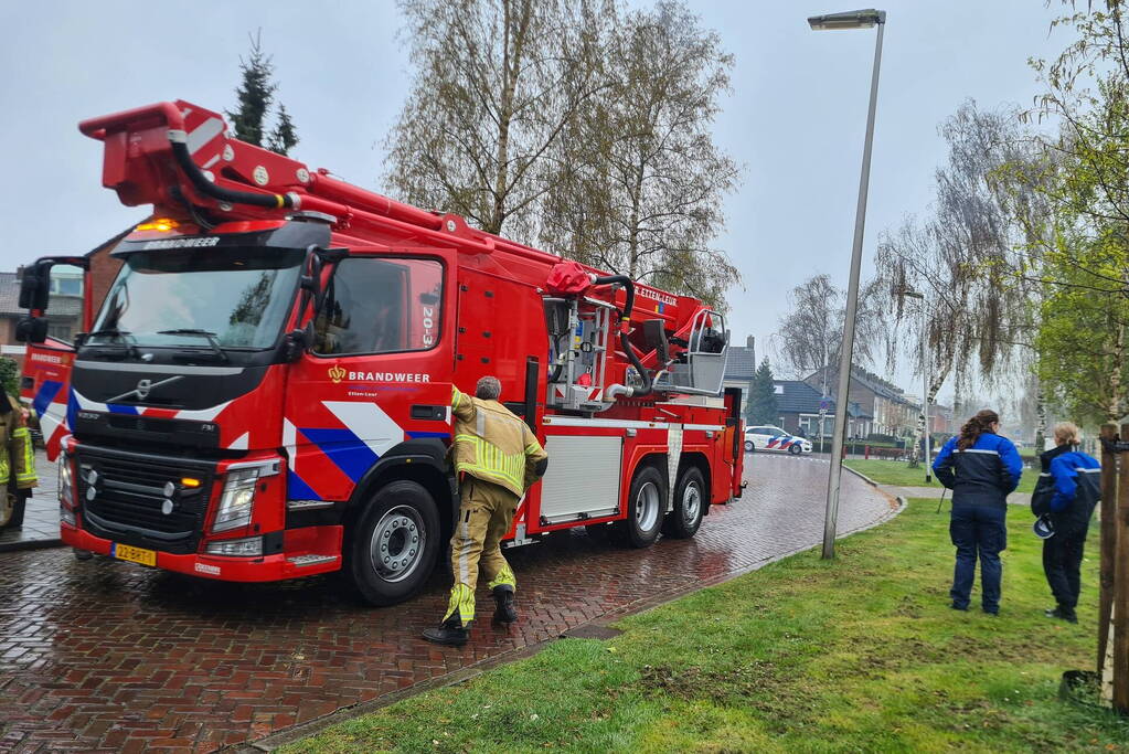 Brand in schoorsteen van woning