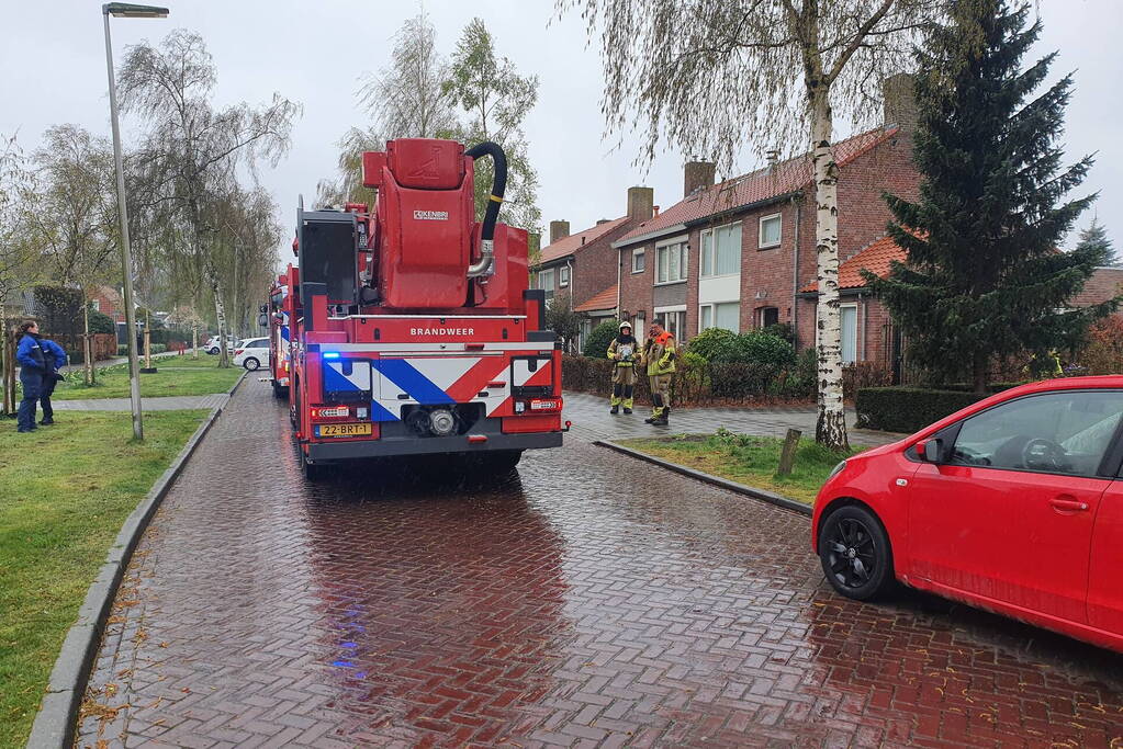 Brand in schoorsteen van woning