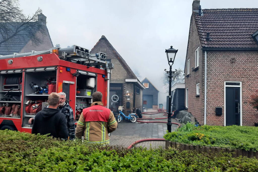 Veel rook bij uitslaande brand in schuur