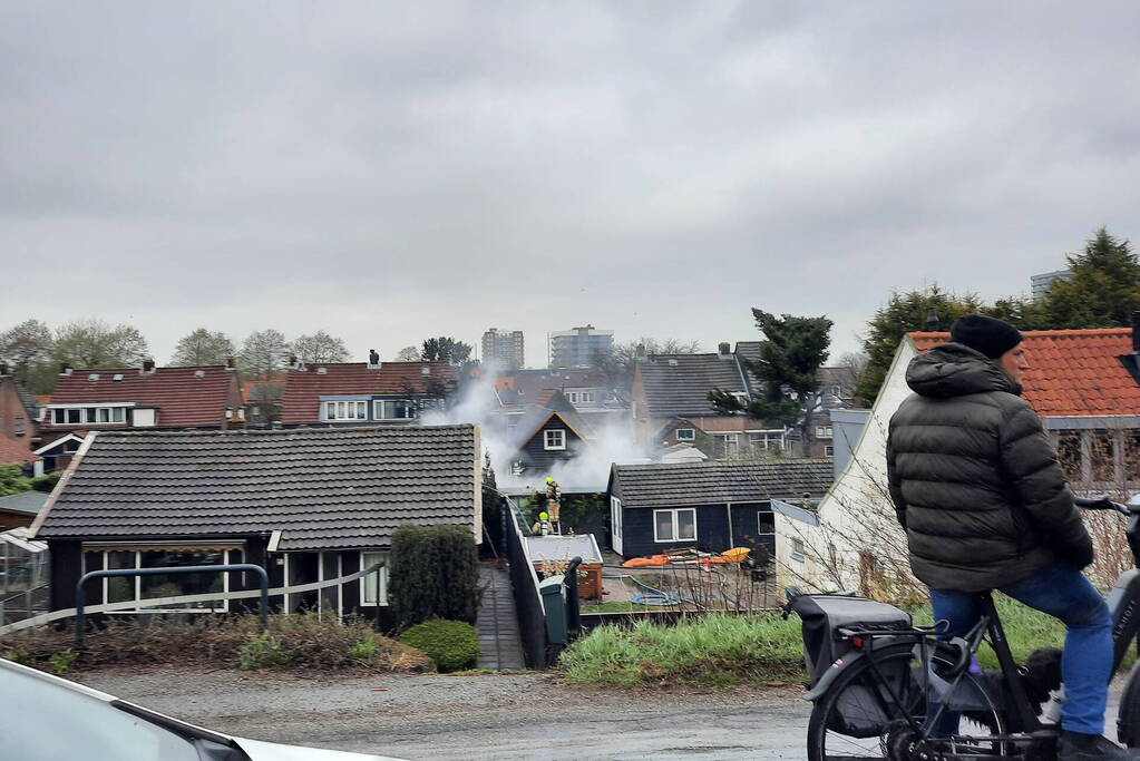 Veel rook bij uitslaande brand in schuur
