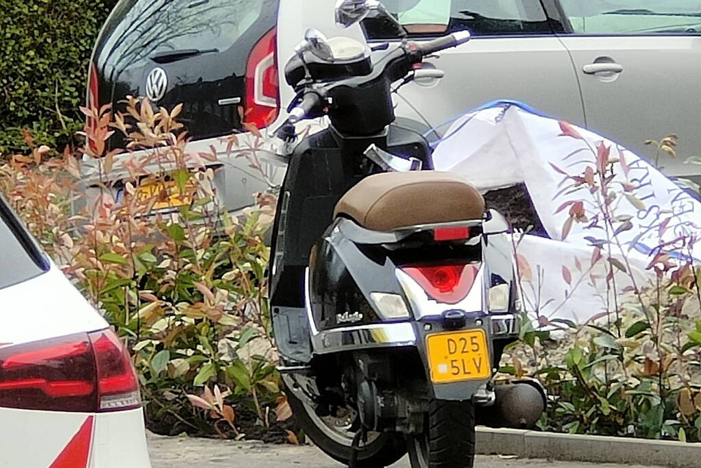 Brommerrijdster gaat onderuit en raakt gewond