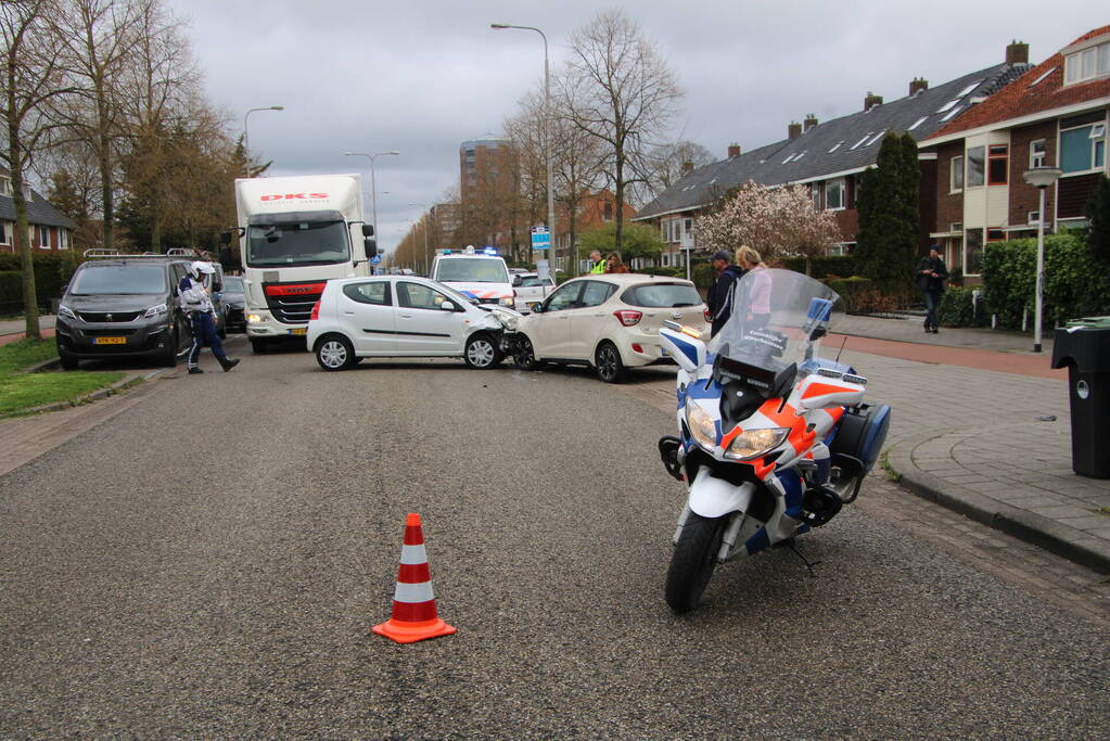 Flinke botsing tussen twee auto's