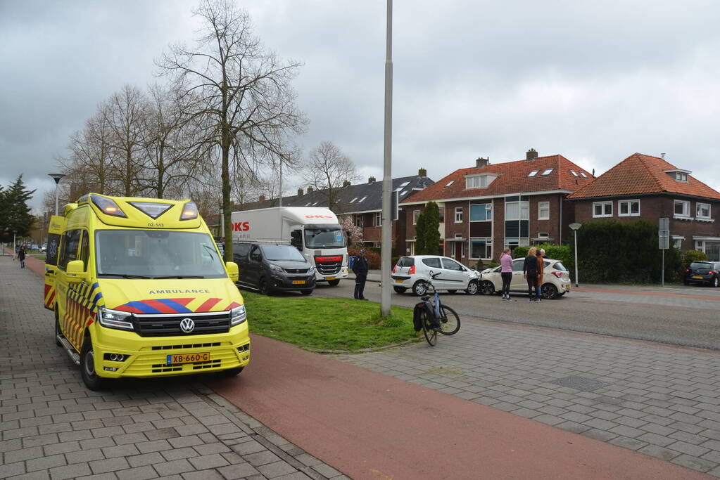 Flinke botsing tussen twee auto's