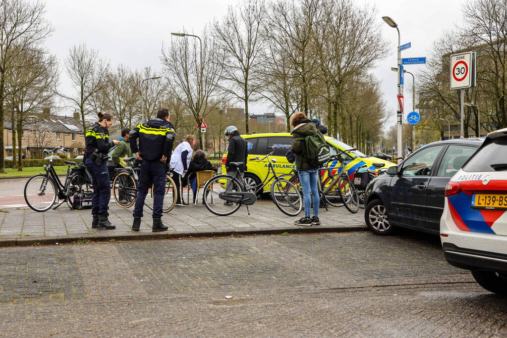 Twee fietsers komen met elkaar in botsing
