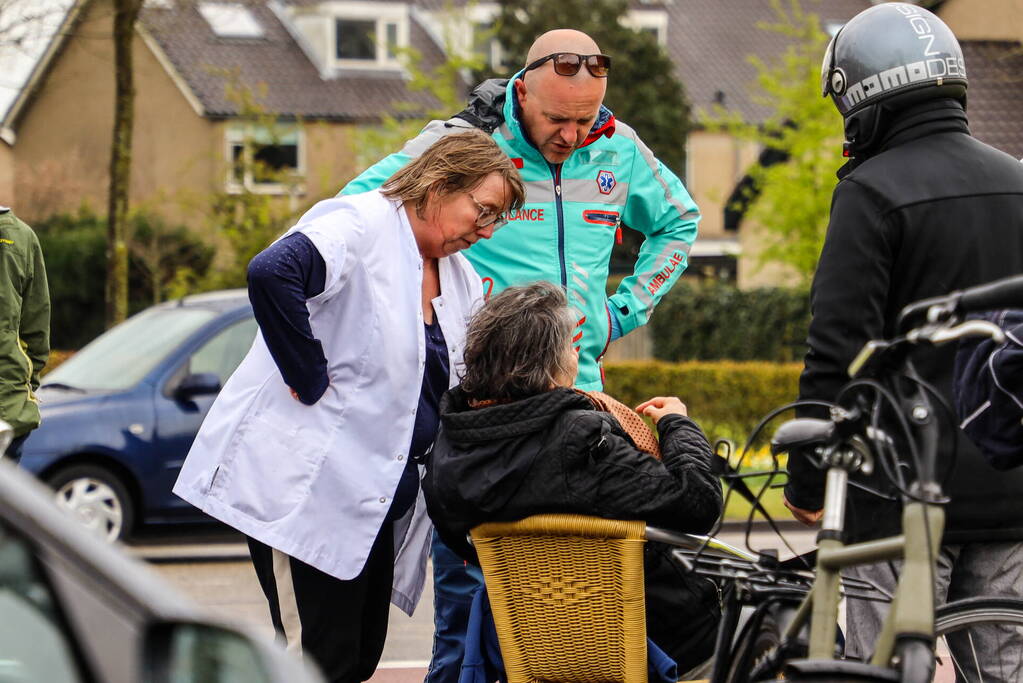 Twee fietsers komen met elkaar in botsing