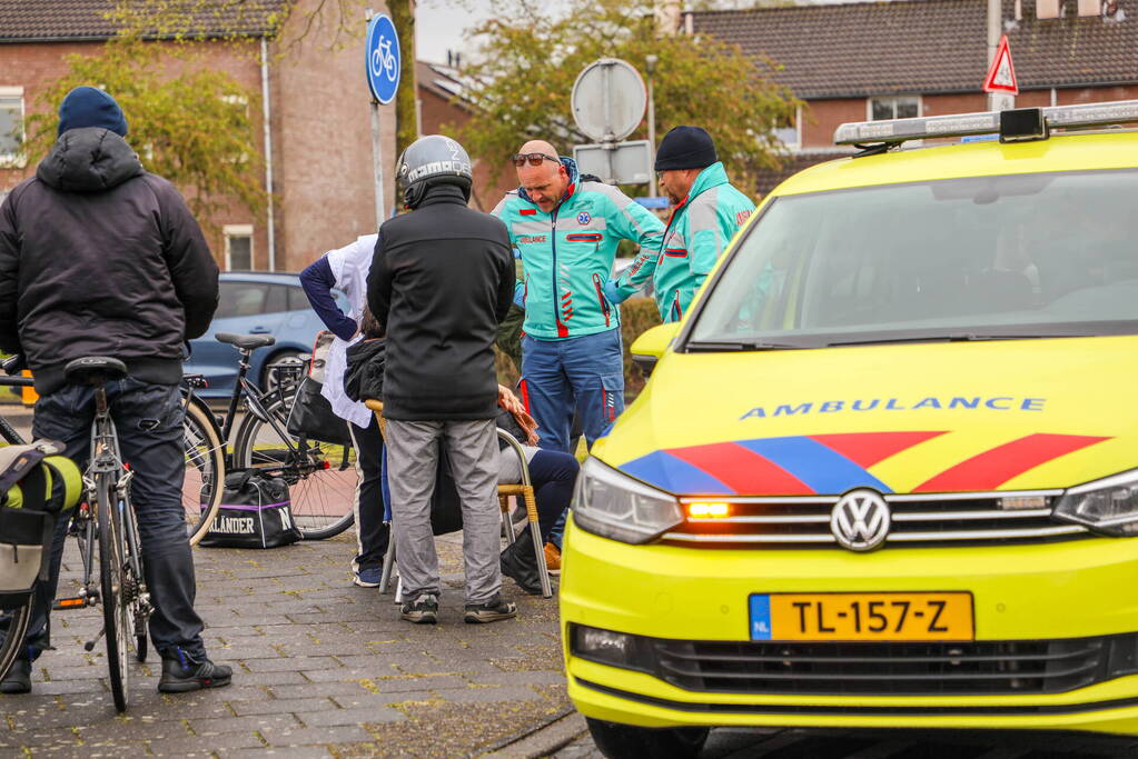 Twee fietsers komen met elkaar in botsing