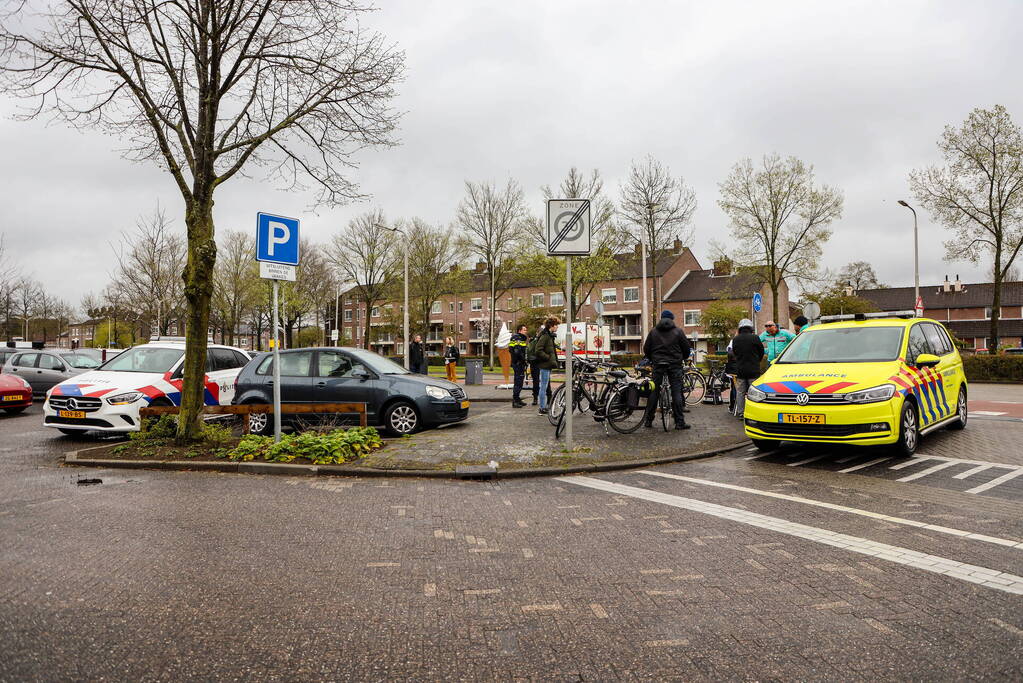 Twee fietsers komen met elkaar in botsing