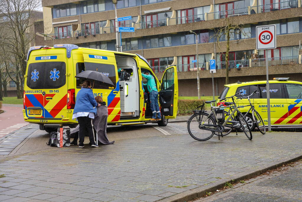 Twee fietsers komen met elkaar in botsing