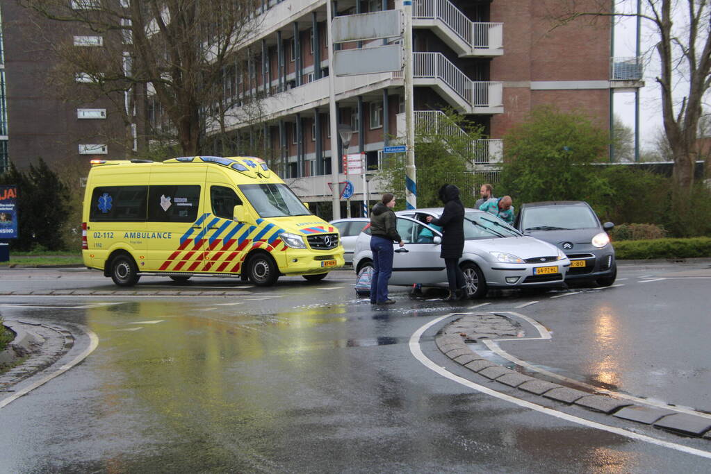 Schade na ongeval op rotonde