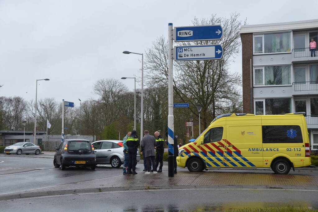 Schade na ongeval op rotonde