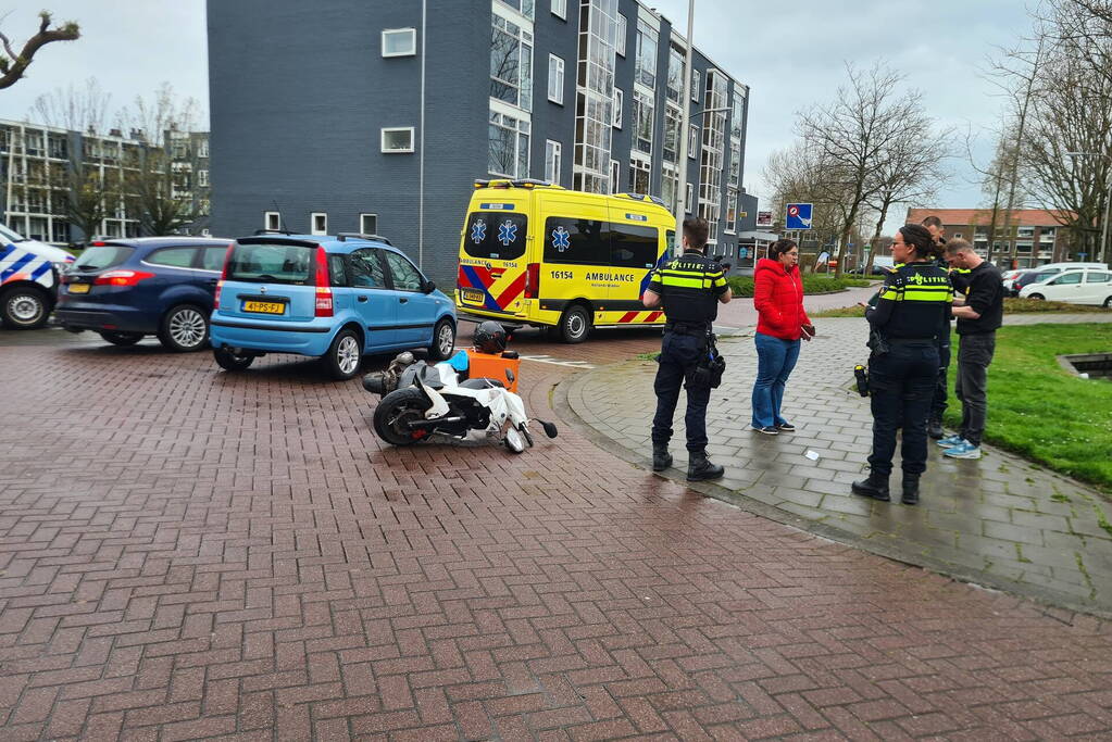 Scooterrijder gewond bij botsing met auto