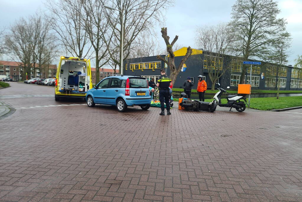 Scooterrijder gewond bij botsing met auto