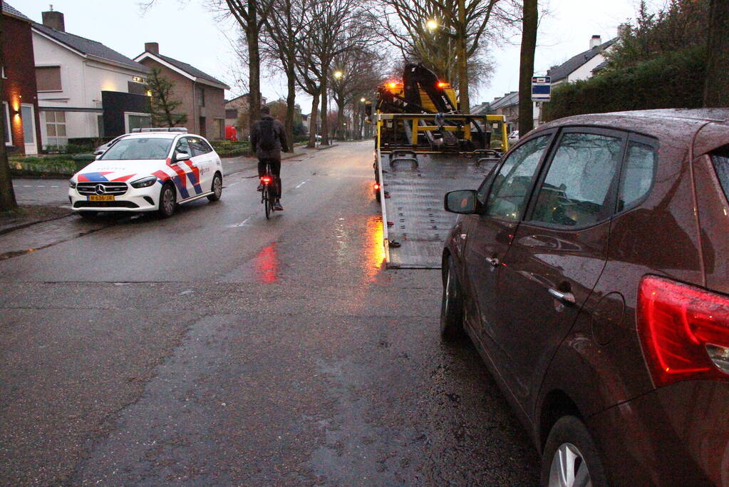 Auto weggesleept na ongeval