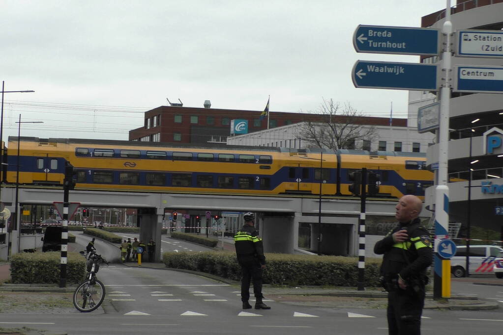 Persoon met verward gedrag uit parkeergarage Knegtel gehaald