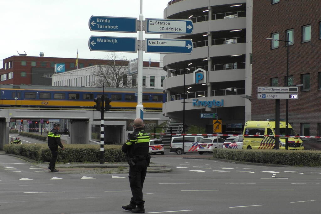 Persoon met verward gedrag uit parkeergarage Knegtel gehaald