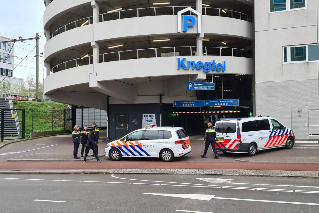Persoon met verward gedrag uit parkeergarage Knegtel gehaald