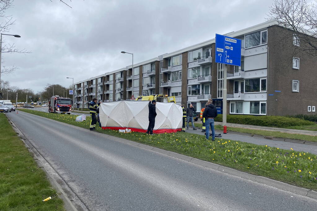Bestuurder van bestelbus botst op voorganger