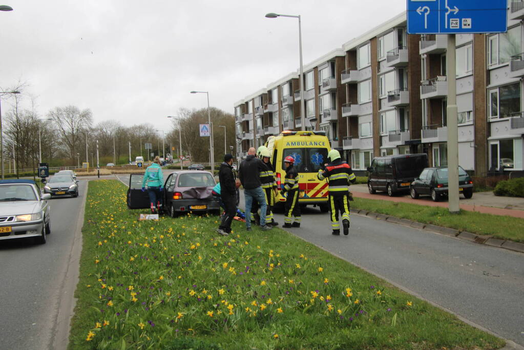 Bestuurder van bestelbus botst op voorganger