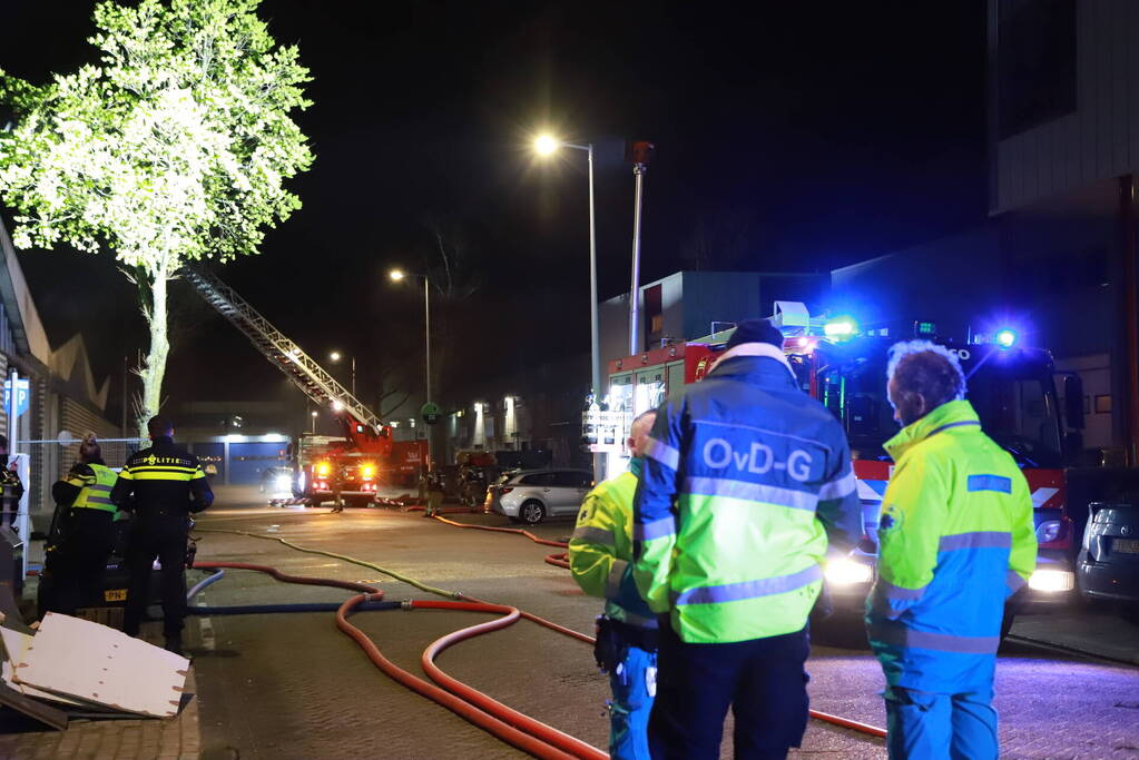 Grote brand bij afvalverwerkingsbedrijf