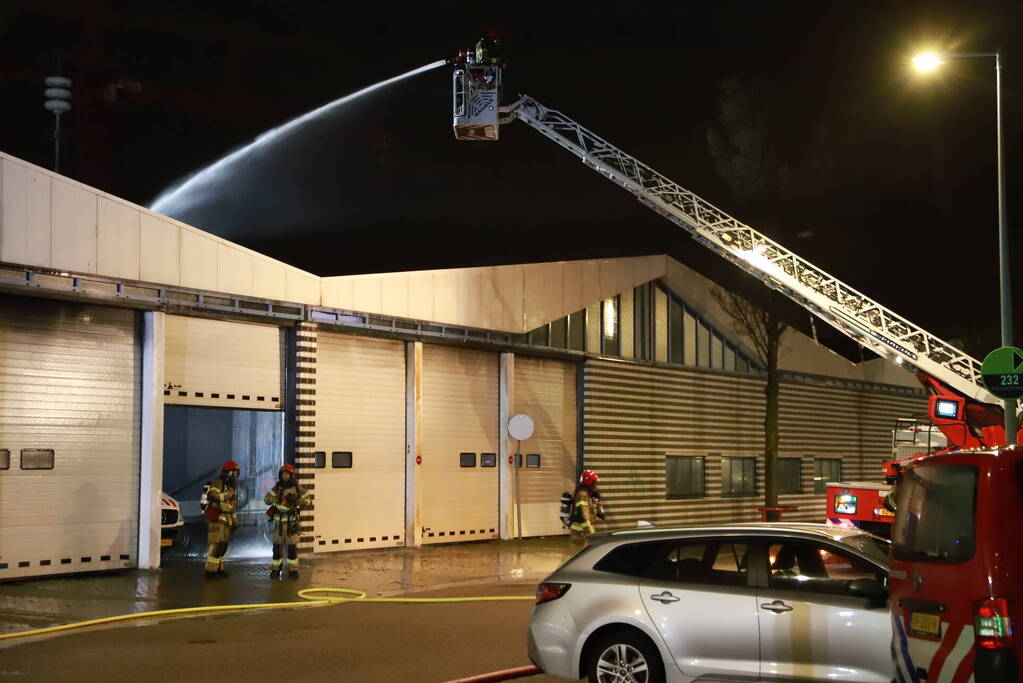 Grote brand bij afvalverwerkingsbedrijf