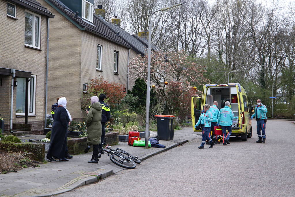 Jongeman raakt gewond na val van fiets