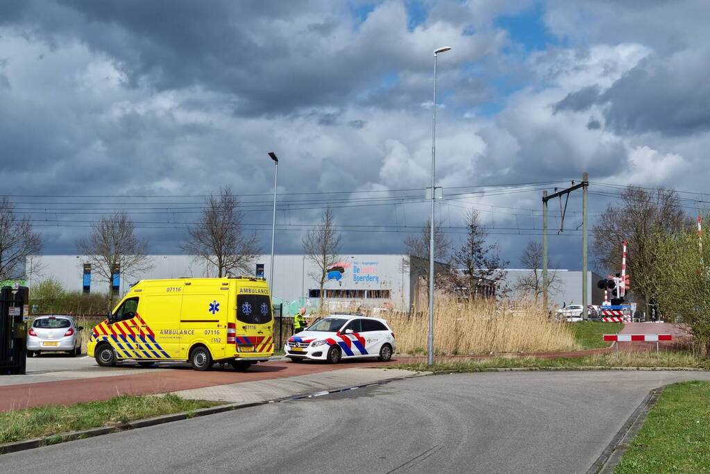 Vrouw met verward gedrag van spoor gehaald