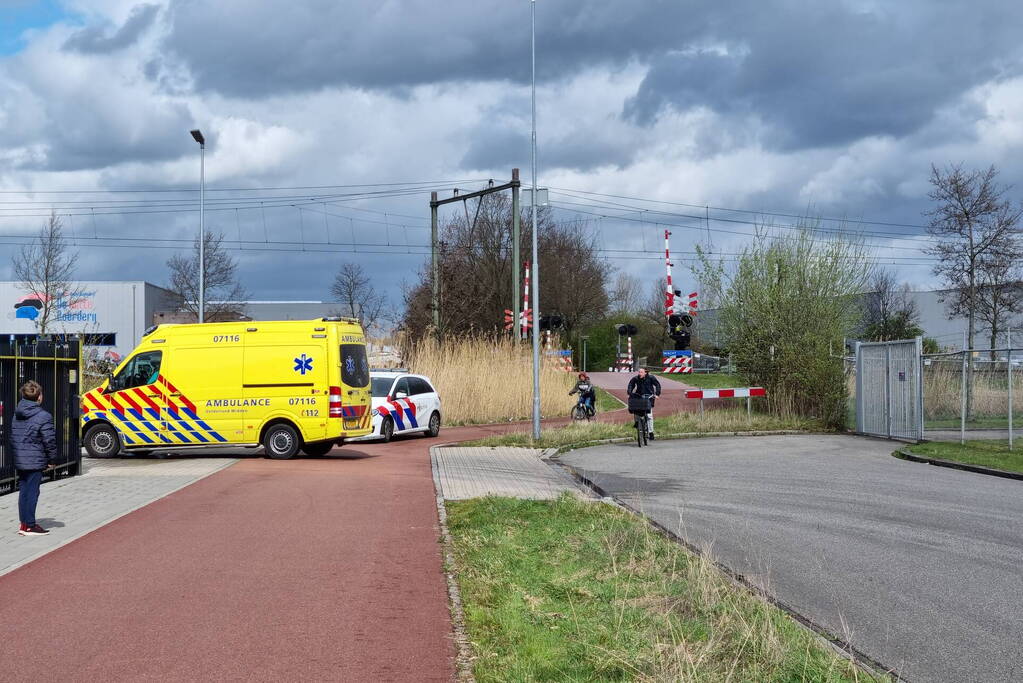Vrouw met verward gedrag van spoor gehaald