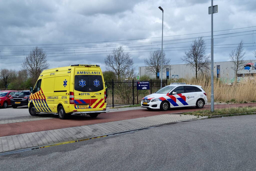 Vrouw met verward gedrag van spoor gehaald