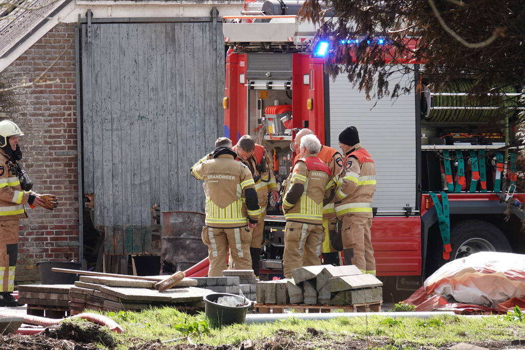 Uitslaande brand verwoest oude varkenshouderij