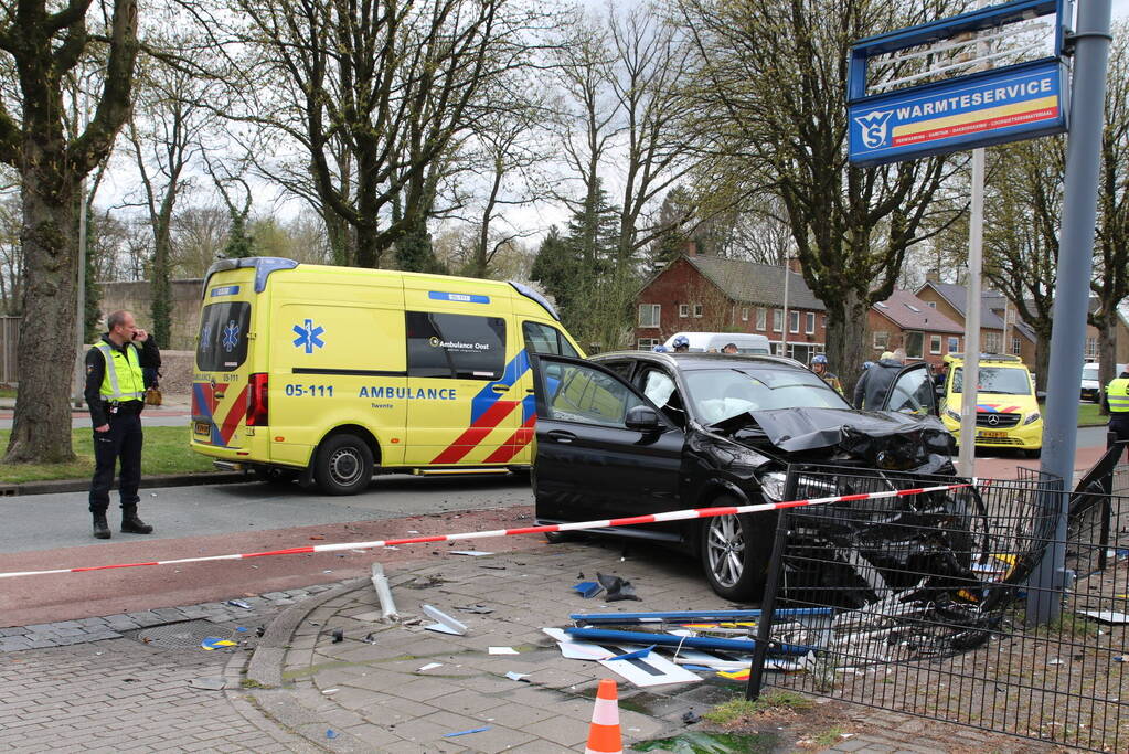 Flinke ravage na aanrijding op kruispunt